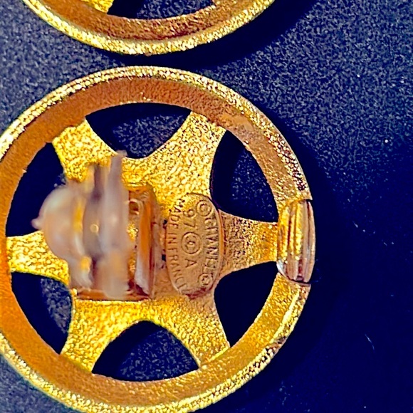 š„CHANELš„24K Gold Plated Vintage Clip On Earringsš„ - Picture 6 of 10